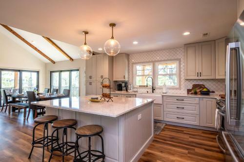 Farmhouse At Turtle Creek By Oak Island Accommodations
