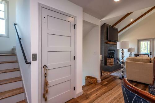 Farmhouse At Turtle Creek By Oak Island Accommodations