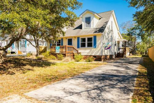 Island Nest By Oak Island Accommodations