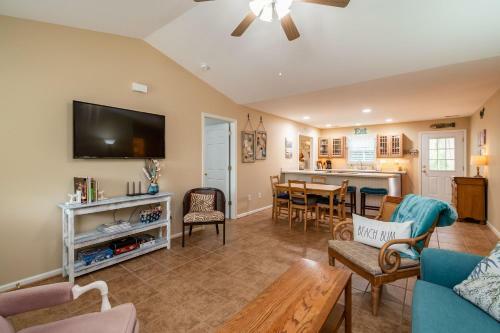 Fitz Us Fine By Oak Island Accommodations