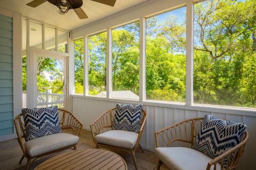 Sea Haven By Oak Island Accommodations