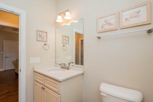 Parade Rest By Oak Island Accommodations