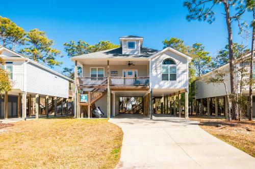 Parade Rest By Oak Island Accommodations