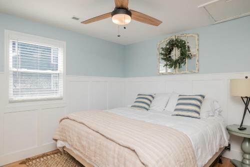 Sawyers Shore Shack By Oak Island Accommodations