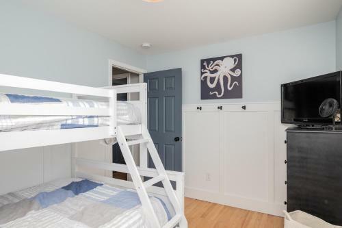 Sawyers Shore Shack By Oak Island Accommodations