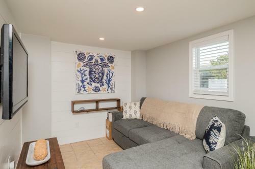 Sawyers Shore Shack By Oak Island Accommodations