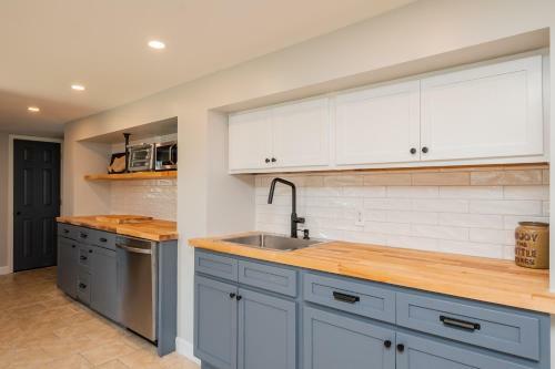 Sawyers Shore Shack By Oak Island Accommodations