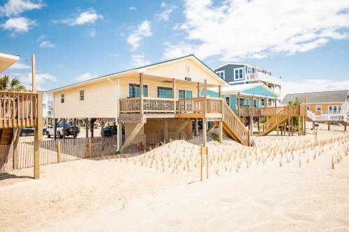 Dip Inn By Oak Island Accommodations