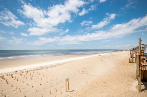 Dip Inn By Oak Island Accommodations
