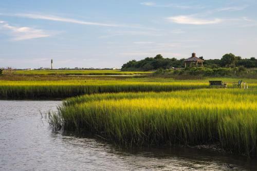Sand Dollar Inn By Oak Island Accommodations