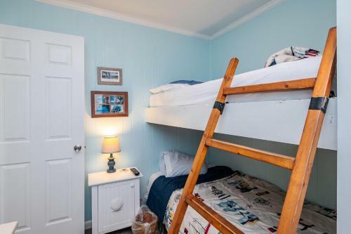 Paws Awhile By Oak Island Accommodations