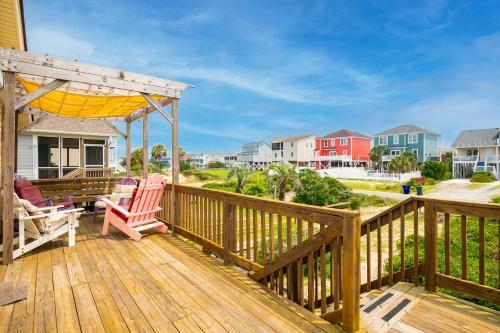 Paws Awhile By Oak Island Accommodations