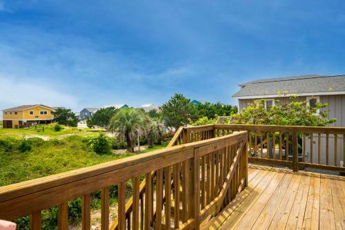 Paws Awhile By Oak Island Accommodations