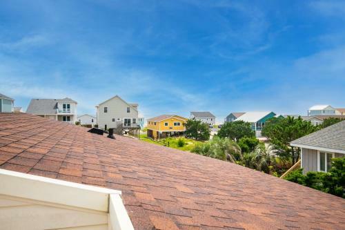 Paws Awhile By Oak Island Accommodations