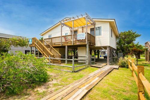 Paws Awhile By Oak Island Accommodations