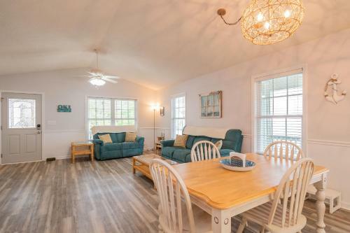 Seaside Kayaks By Oak Island Accommodations
