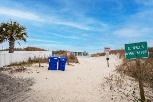 Pier Walker By Oak Island Accommodations