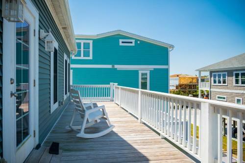 Pier Walker By Oak Island Accommodations