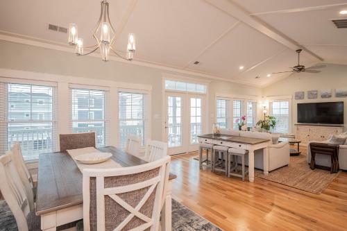 Pier Walker By Oak Island Accommodations