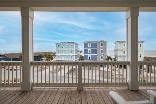 Pier Walker By Oak Island Accommodations