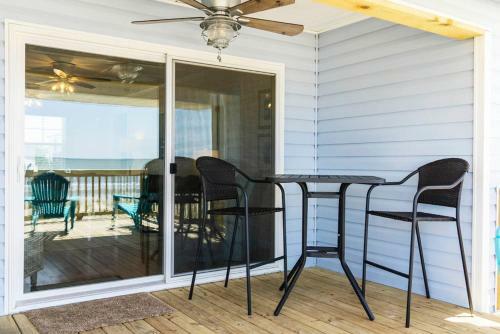 Salty But Sweet By Oak Island Accommodations