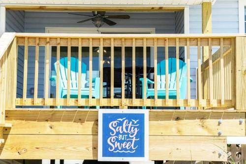 Salty But Sweet By Oak Island Accommodations