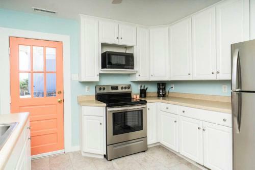 Salty But Sweet By Oak Island Accommodations