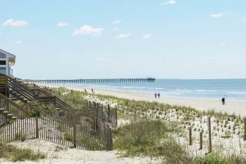 Salty But Sweet By Oak Island Accommodations