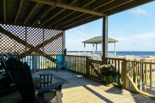 Four My Girls By Oak Island Accommodations
