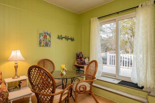 Happy 2 Share By Oak Island Accommodations