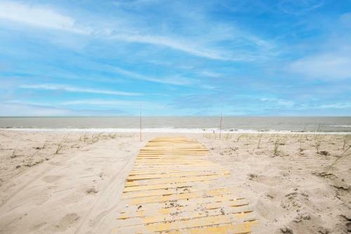Re Juvenated By Oak Island Accommodations
