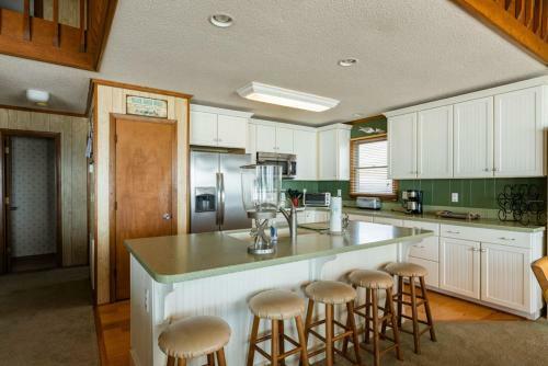 Paradise On Poles By Oak Island Accommodations