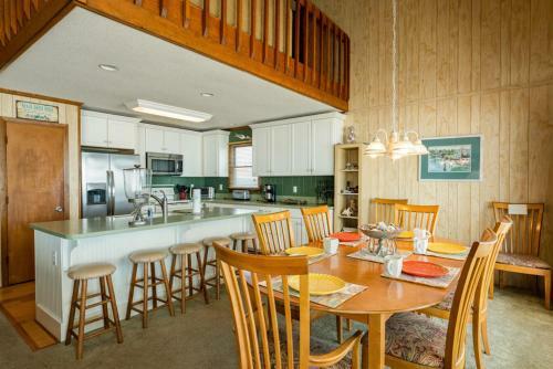 Paradise On Poles By Oak Island Accommodations