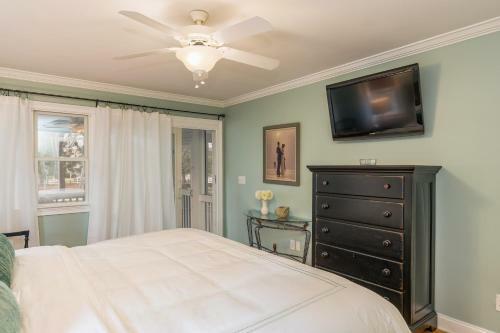 Rey Del Mar By Oak Island Accommodations