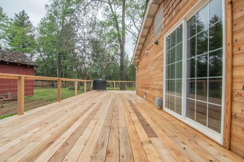 Country Home On 2 Acres