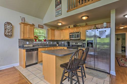 Spacious Lackawaxen Retreat With Shared Pool!