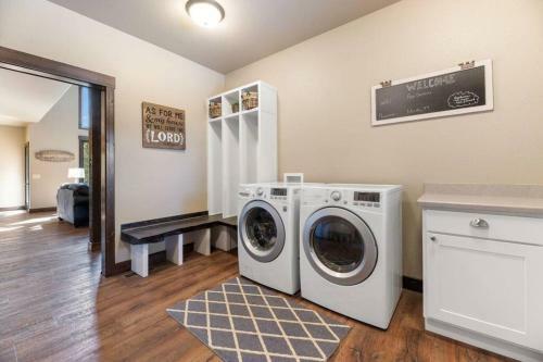 Sunrise Pines- Executive Suites & Private Baths