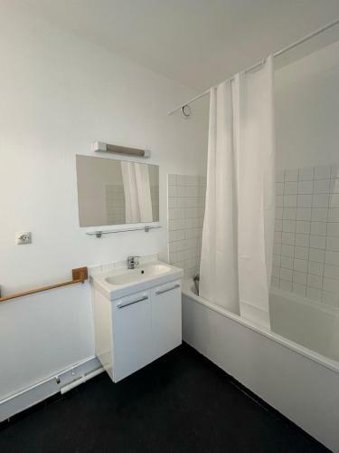 Apartamento Studio Calme Avec Balcon - Dabnb