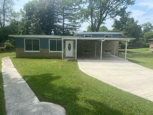 Cozy, Spacious, Great Location To Amenities