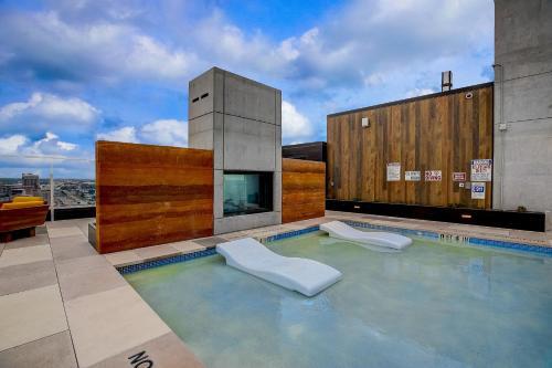 Hotel Natiivo Austin Swan