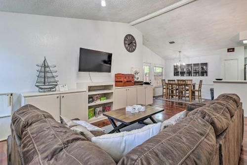 Chic Austin Home Fenced Courtyard And 3 Patios