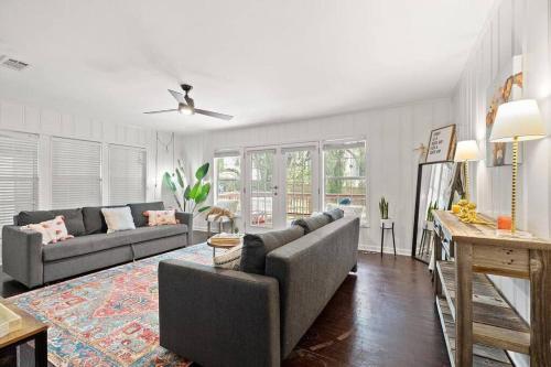 Villa Austin #2 Best Price 10 Ppl, King-bed, Pet Friendly!