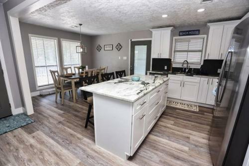 Remodeled Double Lot 3 Min To Beach + Outdoor Fun