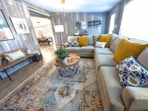 Charming Riverfront Home - Casa Topo @ Sparrowbend