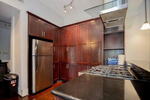Downtown Victoria Luxury Large Home 3 Br 2.5 Ba