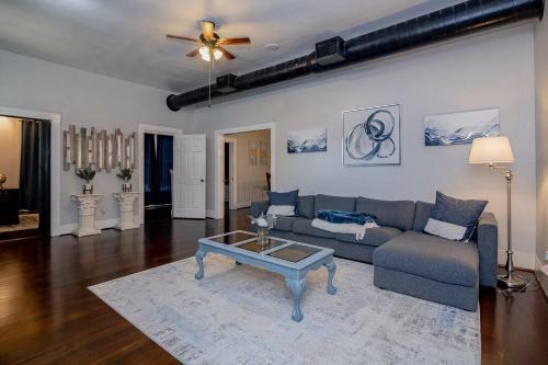 Downtown Victoria Luxury Large Home 3 Br 2.5 Ba