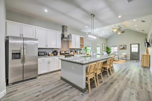 Stylish San Antonio Hideaway With Cowboy Pool!