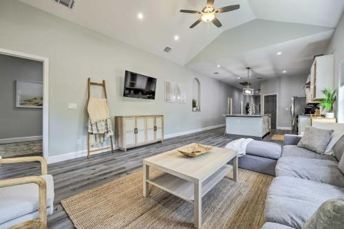 Stylish San Antonio Hideaway With Cowboy Pool!
