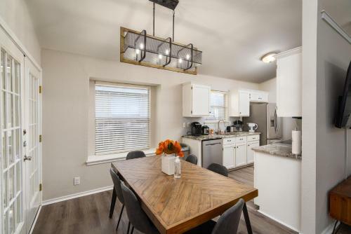 Perfect! Entire House- 6 Flags- Fiesta Texas- Seaworld
