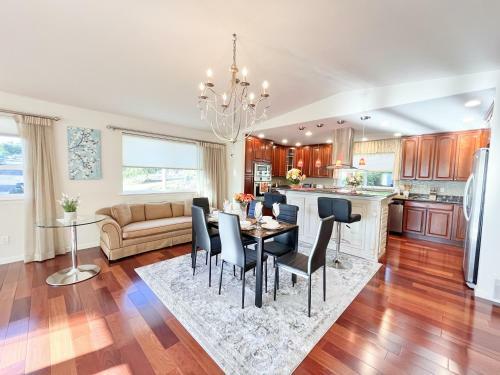Ideal Location Seattle Villa - 4 Bedrooms